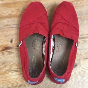 Red Women’s Toms
